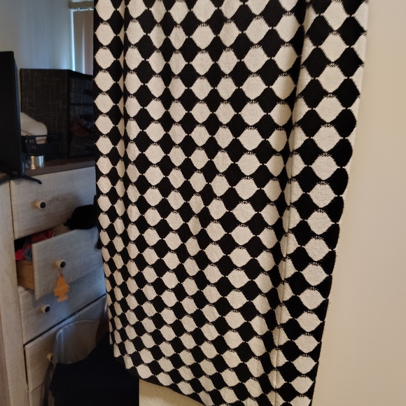Dresses & Skirts - Black and white  knit skirt size extra large